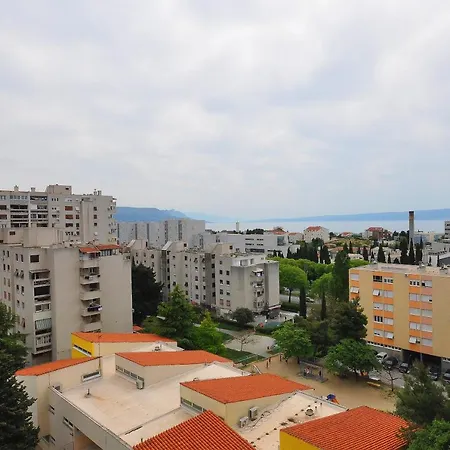 Virna * Split