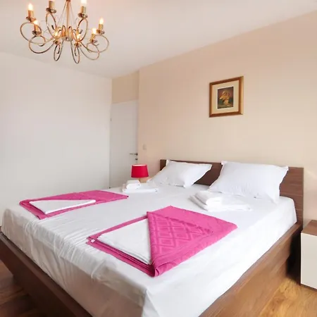 Apartment Virna *